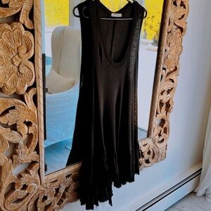 WE THE FREE BLACK RUFFLED BOTTOM TANK TOP🦋